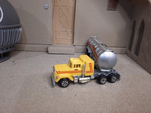 1/87 HO Road Champs Pilot Mack Semi Tanker