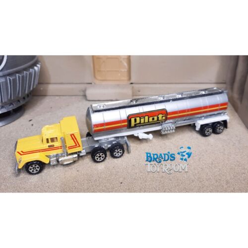 1/87 HO Road Champs Pilot Mack Semi Tanker