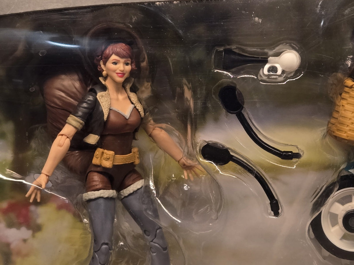 Marvel Legends Squirrel Girl with Scooter MIB